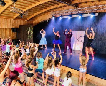 Animateur H F Mini Club Anim Enjoy Prod Animation Campings Villages Vacances